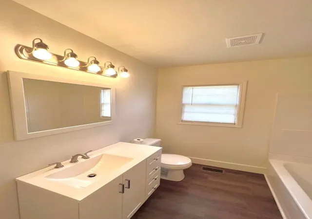Photo 3 of Single family home for sale at 1604 East 9th St, Hopkinsville, KY 42240 | MLS# 3603145 | Listing updated on 2026-09-30