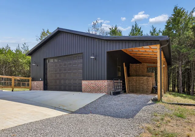 Photo 3 of Single family home for sale at 3890 Poplar Hl Rd, Watertown, TN 37184 | MLS# 3609977 | Listing updated on 2026-10-07
