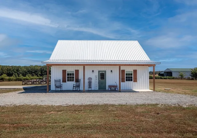 Photo 2 of Single family home for sale at 116 Emma Ln, Hohenwald, TN 38462 | MLS# 3603471 | Listing updated on 2026-10-08