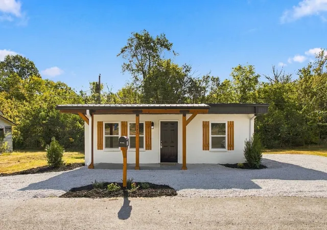 Photo 1 of Single family home for sale at 141 Scott Town Rd, Mount Pleasant, TN 38474 | MLS# 3610125 | Listing updated on 2026-10-08