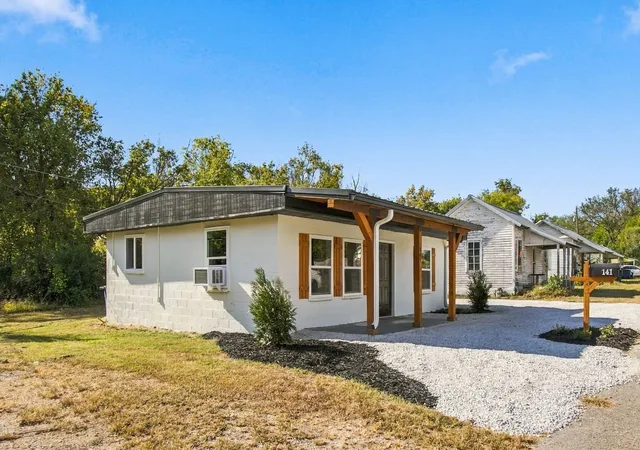 Photo 3 of Single family home for sale at 141 Scott Town Rd, Mount Pleasant, TN 38474 | MLS# 3610125 | Listing updated on 2026-10-08
