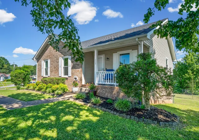 Photo 3 of Single family home for sale at 235 Short St, Clarksville, TN 37042 | MLS# 3615088 | Listing updated on 2026-10-08