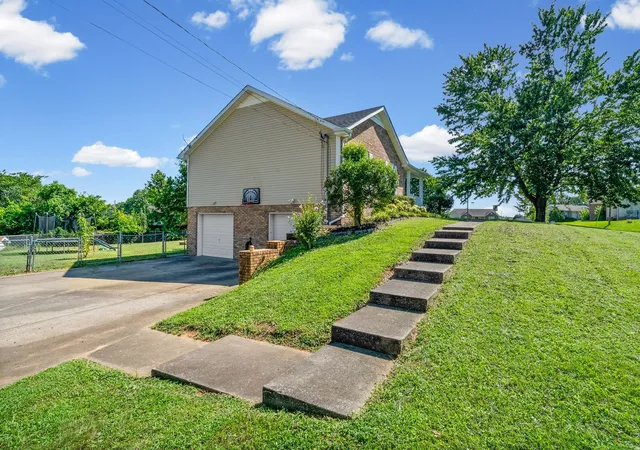 Photo 3 of Single family home for sale at 235 Short St, Clarksville, TN 37042 | MLS# 3615088 | Listing updated on 2026-10-08