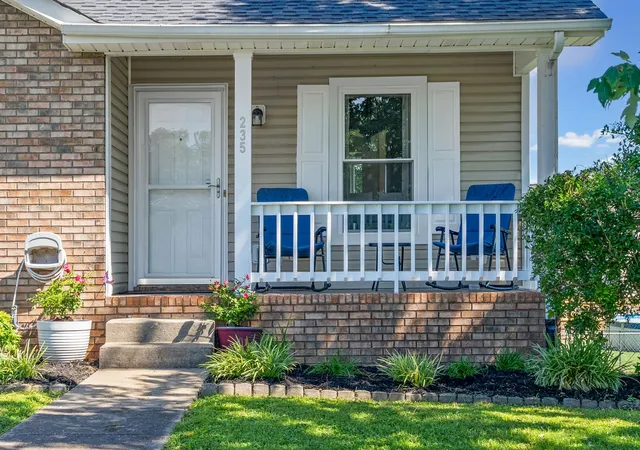 Photo 4 of Single family home for sale at 235 Short St, Clarksville, TN 37042 | MLS# 3615088 | Listing updated on 2026-10-08