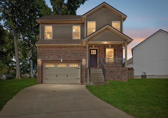 Photo 1 of Single family home for sale at 817 Lutz Ln, Clarksville, TN 37042 | MLS# 3603315 | Listing updated on 2026-10-23
