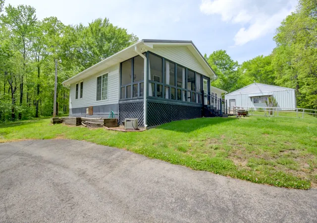Photo 3 of Single family home for sale at 166 Upper Standing Rock Rd, Dover, TN 37058 | MLS# 3603488 | Listing updated on 2026-10-01