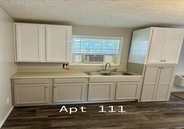 Listing Photo 4 - Condo for sale in building located at 111 Creamery St, McMinnville, TN 37110