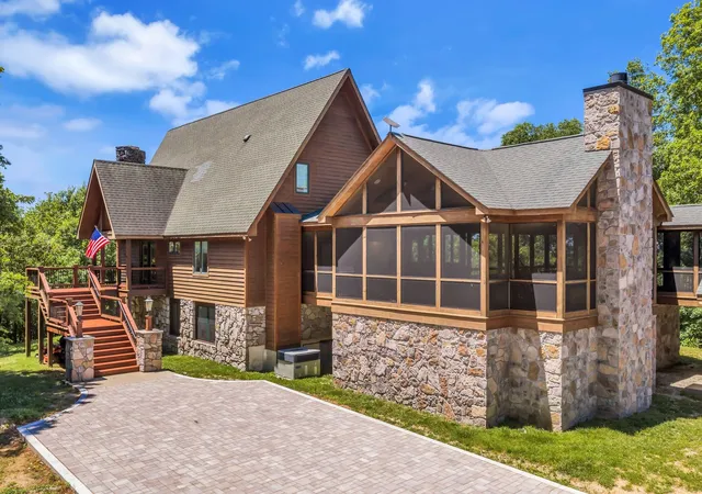 Photo 3 of Single family home for sale at 4059 Jimmy Gray Robinson Rd, Williamsport, TN 38487 | MLS# 3603938 | Listing updated on 2026-10-05