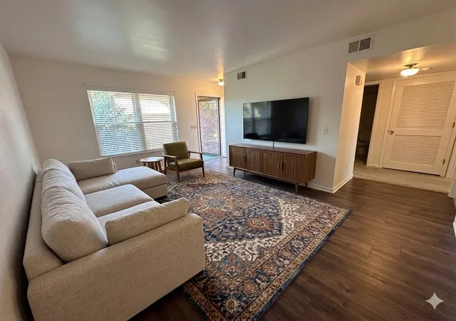 Photo 2 of Condo for sale at 333 Deer Lake Dr, Nashville, TN 37221 | MLS# 3610619 | Listing updated on 2026-10-07