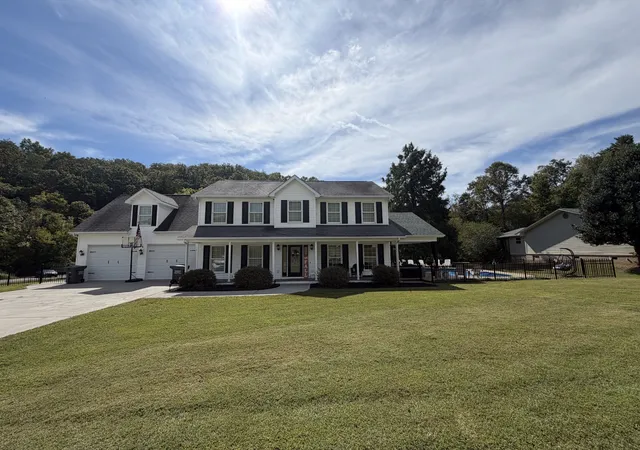 Photo 3 of Single family home for sale at 814 Kings Hills Blvd, Pigeon Forge, TN 37863 | MLS# 3610252 | Listing updated on 2026-10-02