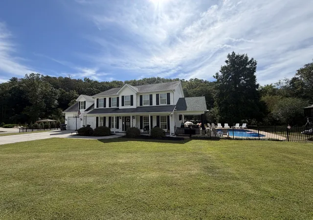 Photo 4 of Single family home for sale at 814 Kings Hills Blvd, Pigeon Forge, TN 37863 | MLS# 3610252 | Listing updated on 2026-10-02