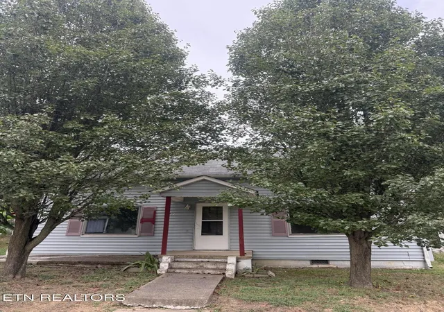 Photo 2 of Single family home for sale at 711 Washington Ave, Etowah, TN 37331 | MLS# 3605486 | Listing updated on 2026-10-01