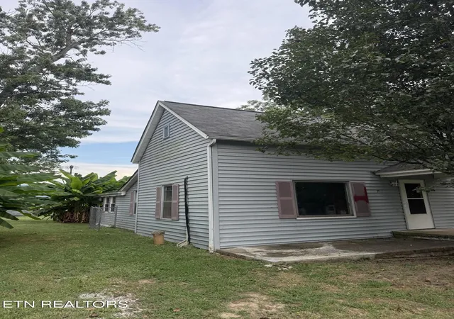 Photo 3 of Single family home for sale at 711 Washington Ave, Etowah, TN 37331 | MLS# 3605486 | Listing updated on 2026-10-01
