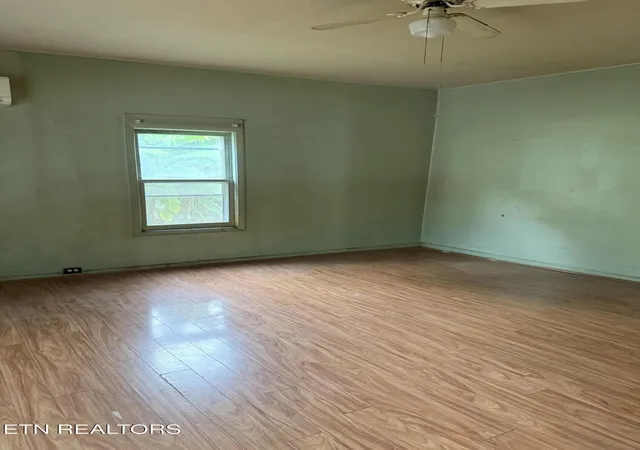 Photo 4 of Single family home for sale at 711 Washington Ave, Etowah, TN 37331 | MLS# 3605486 | Listing updated on 2026-10-01
