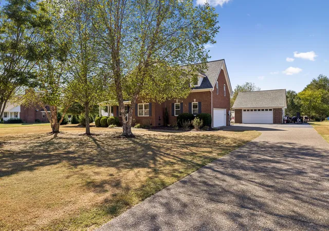 Photo 2 of Single family home for sale at 1922 Victorian Rd, Columbia, TN 38401 | MLS# 3603557 | Listing updated on 2026-10-09