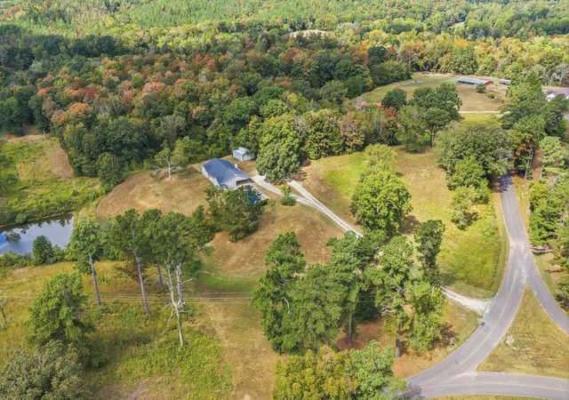 Photo 3 of Single family home for sale at 370 Vet Conder Rd, Parsons, TN 38363 | MLS# 3603504 | Listing updated on 2026-10-07