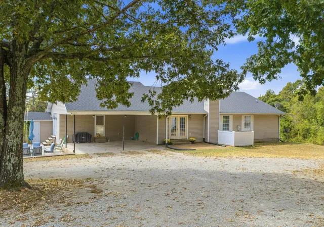 Photo 3 of Single family home for sale at 370 Vet Conder Rd, Parsons, TN 38363 | MLS# 3603504 | Listing updated on 2026-10-07
