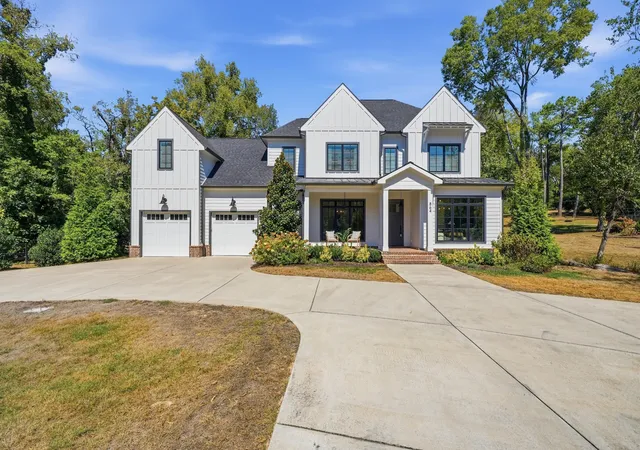 Photo 2 of Single family home for sale at 864 Battery Ln, Nashville, TN 37220 | MLS# 3610735 | Listing updated on 2026-10-04