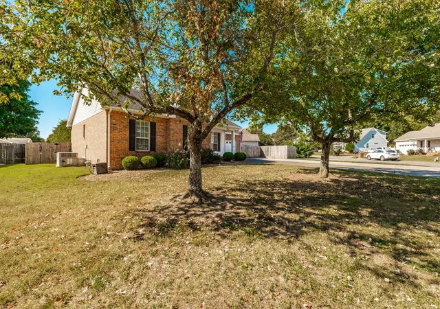 Photo 3 of Single family home for sale at 583 Cottonwood Dr, Gallatin, TN 37066 | MLS# 3603476 | Listing updated on 2026-10-08