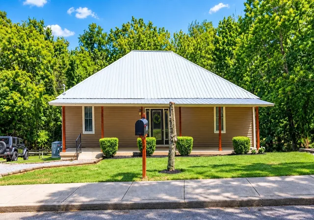 Photo 2 of Single family home for sale at 112 Humphries St, Charlotte, TN 37036 | MLS# 3603407 | Listing updated on 2026-10-05