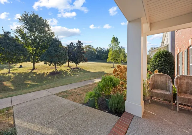 Listing Photo 2 - Condo for sale in building located at 1225 Park Run Dr, Franklin, TN 37067