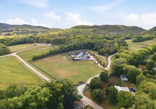 Photo 2 of Mansion for sale at 4445 Buchanan Ln, Franklin, TN 37064 | MLS# 3603546 | Listing updated on 2026-10-01