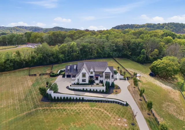 Photo 3 of Single family home for sale at 4445 Buchanan Ln, Franklin, TN 37064 | MLS# 3603546 | Listing updated on 2026-10-01