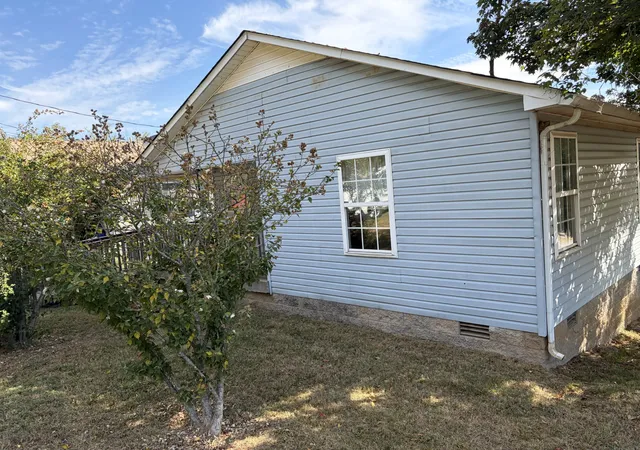 Photo 3 of Sale Pending at 1115 Haley St, Columbia, TN 38401 | MLS# 3603491 | Listing updated on 2026-10-05