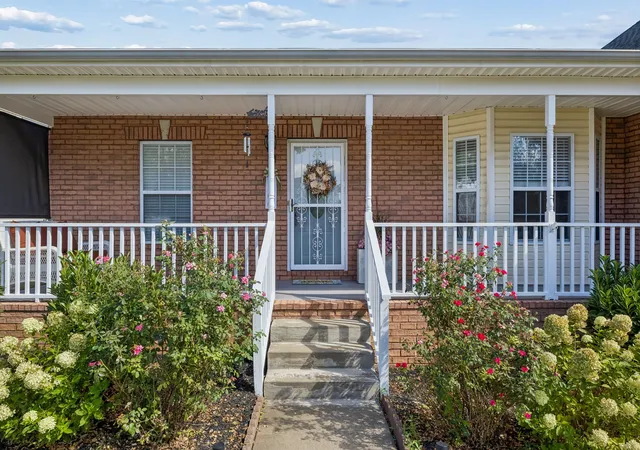 Single family home for sale at 3300 Sunny Slope Dr, Clarksville, TN 37043 | MLS# 3603513 | Listing updated on 2026-10-08