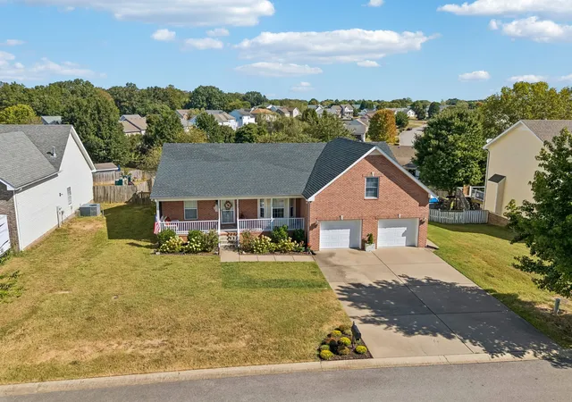 Photo 2 of Single family home for sale at 3300 Sunny Slope Dr, Clarksville, TN 37043 | MLS# 3603513 | Listing updated on 2026-10-08