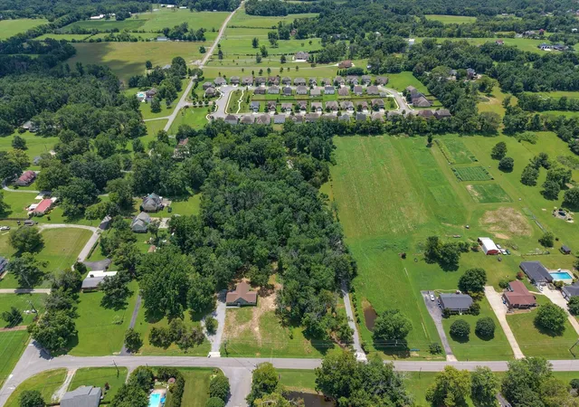 Photo 3 of Single family home for sale at 176 S Palmers Chapel Rd, White House, TN 37188 | MLS# 3603664 | Listing updated on 2026-10-01