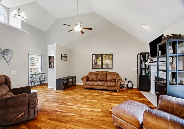Photo 3 of Single family home for sale at 1002 Washington Dr, Cottontown, TN 37048 | MLS# 3610146 | Listing updated on 2026-10-06