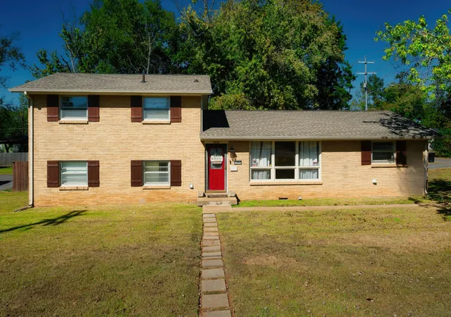 Photo 1 of Single family home for sale at 1002 W Northfield Blvd, Murfreesboro, TN 37129 | MLS# 3603585 | Listing updated on 2026-10-01
