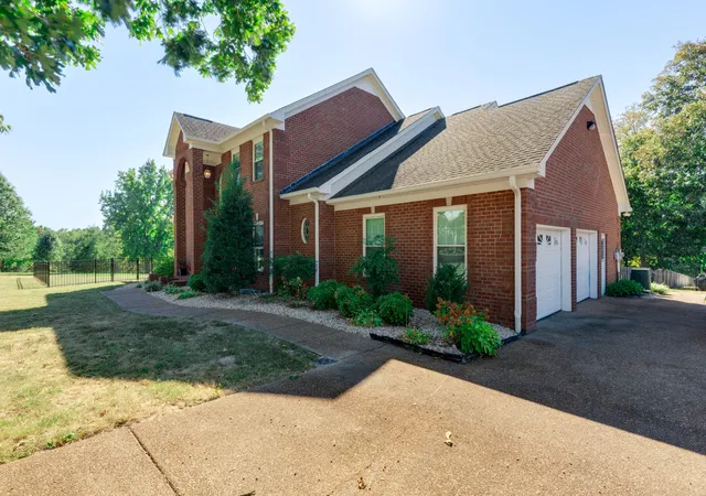 Photo 3 of Single family home for sale at 1024 Cherry Springs Dr, Cottontown, TN 37048 | MLS# 3603702 | Listing updated on 2026-10-01