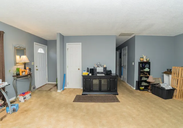 Photo 2 of Single family home for sale at 100 Hickory Holw Dr, Madisonville, KY 42431 | MLS# 3603579 | Listing updated on 2026-10-01