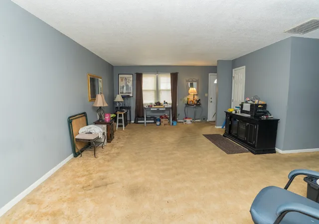 Photo 3 of Single family home for sale at 100 Hickory Holw Dr, Madisonville, KY 42431 | MLS# 3603579 | Listing updated on 2026-10-01
