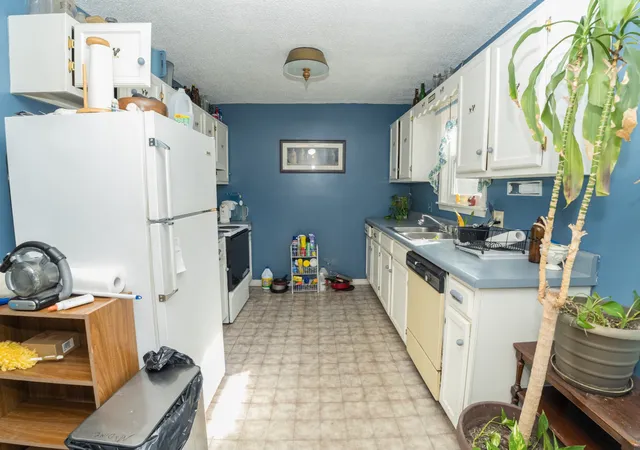 Photo 4 of Single family home for sale at 100 Hickory Holw Dr, Madisonville, KY 42431 | MLS# 3603579 | Listing updated on 2026-10-01