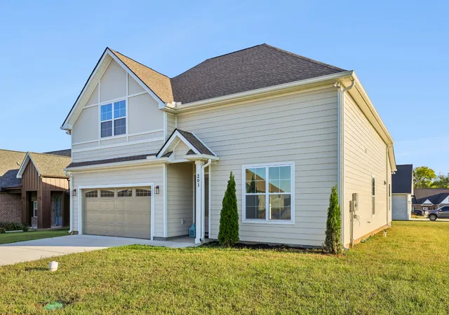 Photo 2 of Single family home for sale at 201 Lookout Dr, Winchester, TN 37398 | MLS# 3619053 | Listing updated on 2026-10-10