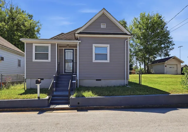 Photo 2 of Single family home for sale at 1908 Cleveland Ave, Chattanooga, TN 37404 | MLS# 3603614 | Listing updated on 2026-10-01