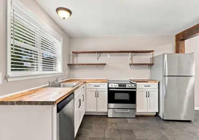 Photo 3 of Single family home for sale at 1908 Cleveland Ave, Chattanooga, TN 37404 | MLS# 3603614 | Listing updated on 2026-10-01
