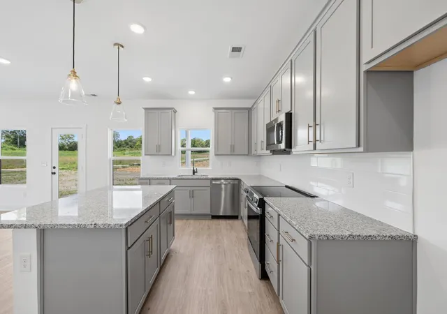 Photo 3 of Single family home for sale at 2564 Peaceful Valley Dr, Columbia, TN 38401 | MLS# 3603631 | Listing updated on 2026-10-26