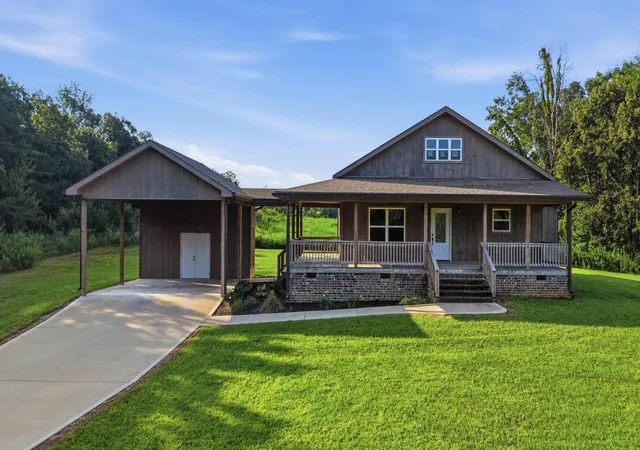 Photo 2 of Single family home for sale at 201 Timber View Rd, Pikeville, TN 37367 | MLS# 3603662 | Listing updated on 2026-10-01