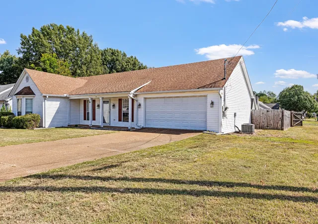 Photo 2 of Sale Pending at 40 Glenhurst Dr, Jackson, TN 38305 | MLS# 3610372 | Listing updated on 2026-10-04