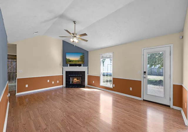 Photo 3 of Sale Pending at 40 Glenhurst Dr, Jackson, TN 38305 | MLS# 3610372 | Listing updated on 2026-10-04