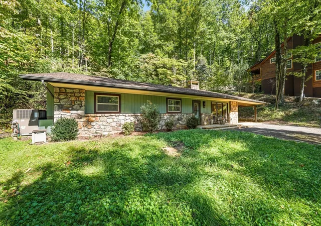 Photo 3 of Single family home for sale at 740 Hidden Valley Rd, Gatlinburg, TN 37738 | MLS# 3610214 | Listing updated on 2026-10-02