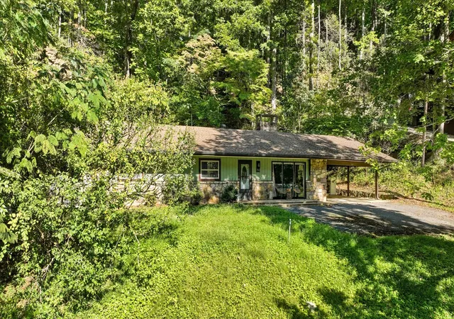 Photo 4 of Single family home for sale at 740 Hidden Valley Rd, Gatlinburg, TN 37738 | MLS# 3610214 | Listing updated on 2026-10-02