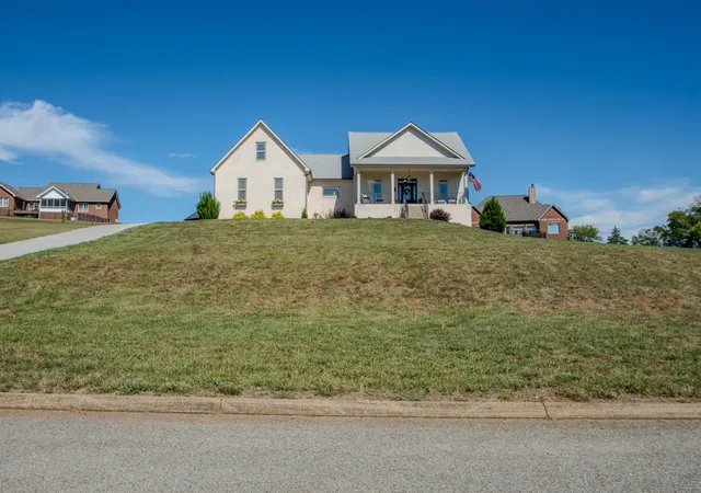 Photo 2 of Single family home for sale at 629 Winding Crk Way, Walland, TN 37886 | MLS# 3609876 | Listing updated on 2026-10-02