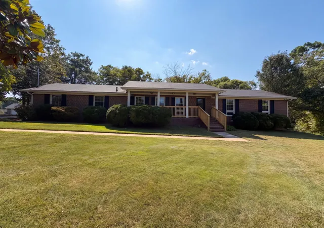 Photo 1 of Single family home for sale at 1005 Roseview Dr, Columbia, TN 38401 | MLS# 3609810 | Listing updated on 2026-10-01