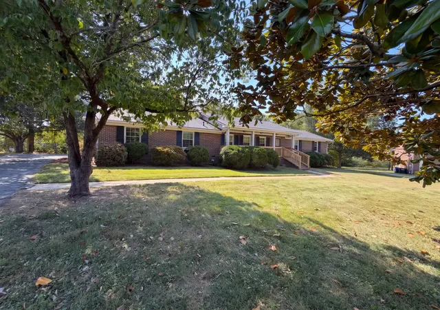 Photo 2 of Single family home for sale at 1005 Roseview Dr, Columbia, TN 38401 | MLS# 3609810 | Listing updated on 2026-10-01