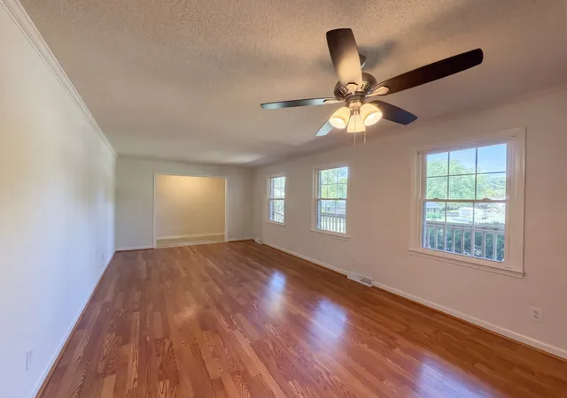 Photo 3 of Single family home for sale at 1005 Roseview Dr, Columbia, TN 38401 | MLS# 3609810 | Listing updated on 2026-10-01